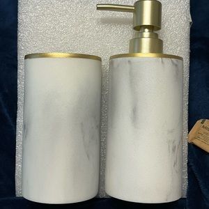 SUNDAY CITIZEN
Bath Set (Faux Marble)